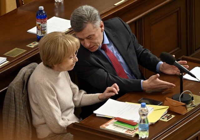 Helena Válková a Pavel Blažek v Poslanecké sněmovně