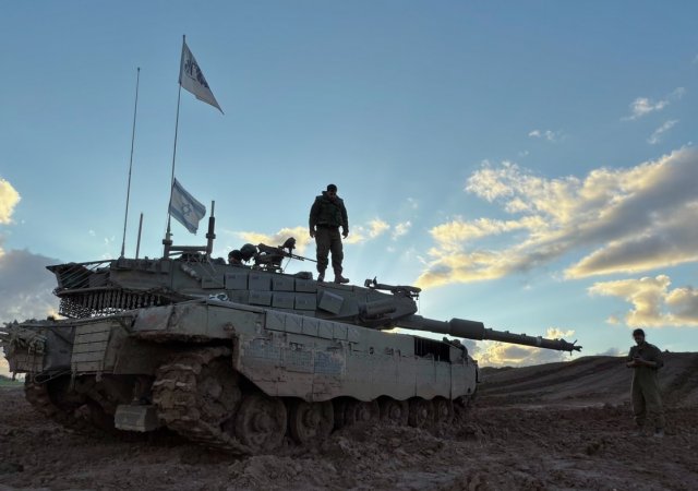 Izraelská armáda hlídkuje poblíž hranice pásma Gazy