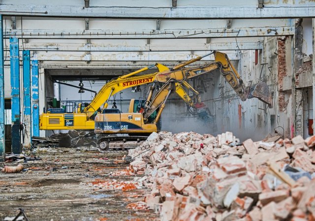 Demolice jedné z největších továrních hal takzvané ozubárny v areálu firmy Zetor Tractors v Brně