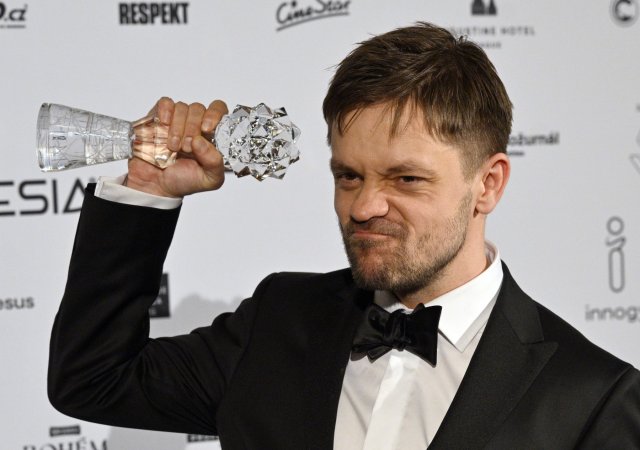 Film Jiřího Mádla Vlny k 21. srpnu v českých kinech překonal hranici milionu diváků