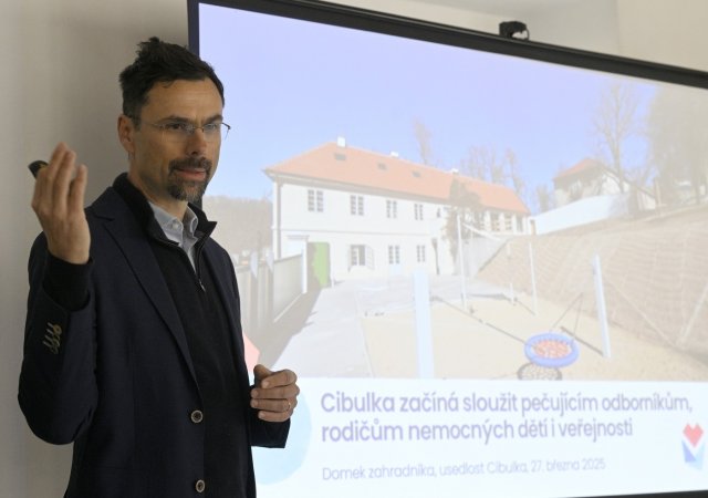 Manažer a filantrop Ondřej Vlček na setkání s novináři ve zrekonstruovaném Domku zahradníka na usedlosti Cibulka