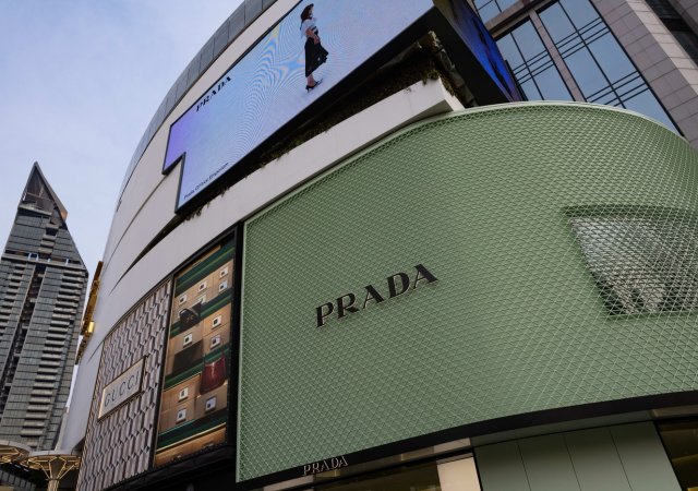 Prada koupí za 1,4 miliardy dolarů svého rivala Versace