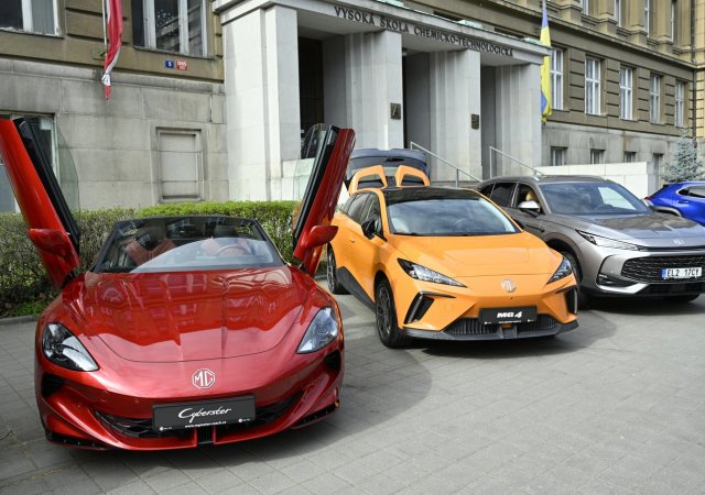 Češi letos nakoupili více než deset tisíc elektromobilů
