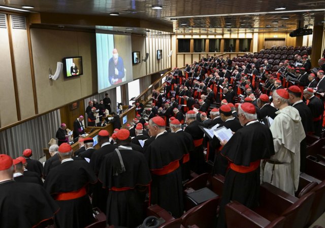 Vatikán se připravuje na volbu nového papeže