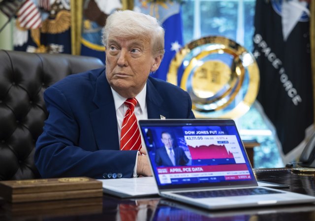 Donald Trump v Oválné pracovně