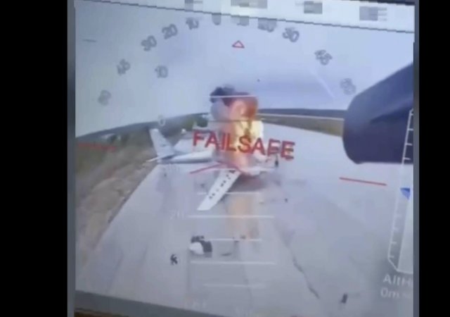 Ukrajinci udeřili v Rusku, zničili třináct letadel
