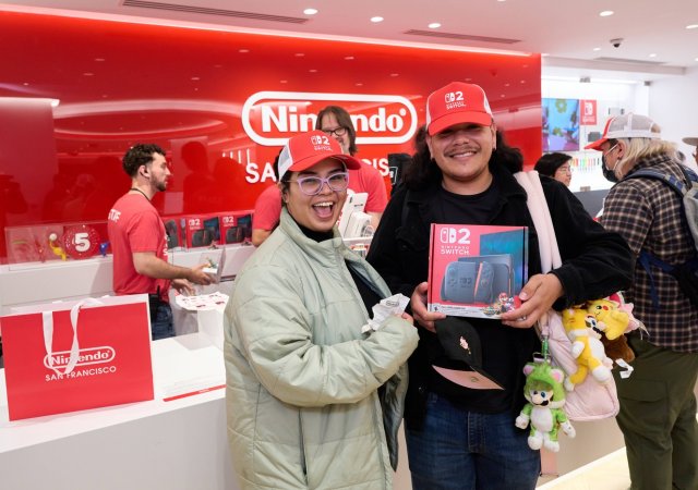 Šťastní majitelé nové konzole Switch 2