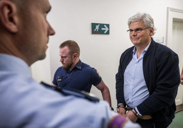 Exředitel motolské nemocnice  Miloslav Ludvík po roce opouští vazbu, zůstává pod přísným dohledem