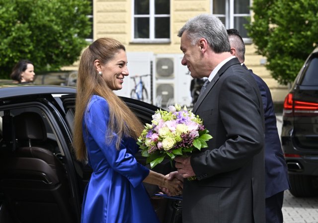 Ministryně spravedlnosti Eva Decroix a její předchůdce Pavel Blažek
