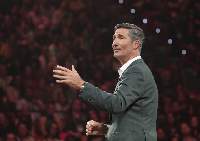 Starbucks shání pilota. Královsky ho zaplatí. Ale co za to?