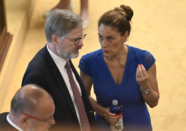Předseda vlády Petr Fiala (ODS) a ministryně spravedlnosti Eva Decroix (ODS)