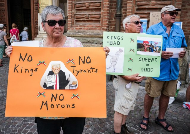 V celých USA budou protesty proti Trumpovi, který pořádá vojenskou přehlídku