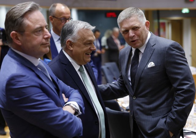 Trump mění hru. Fico (vpravo) a Orbán už těžko ubrání ruský plyn
