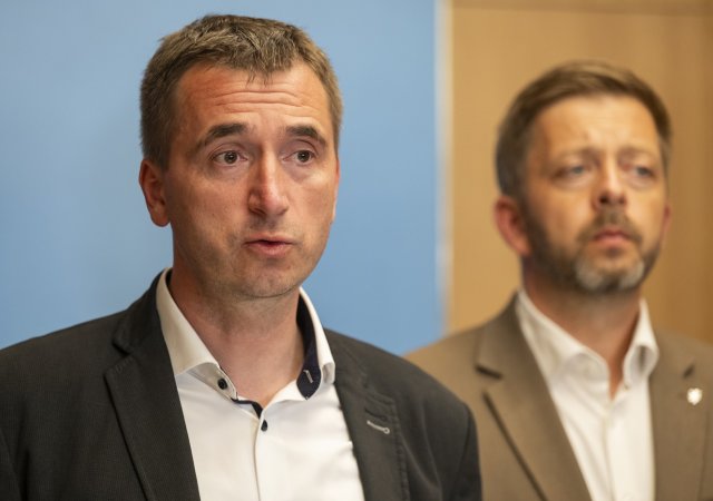 Ministr průmyslu a obchodu Lukáš Vlček a ministr vnitra Vít Rakušan