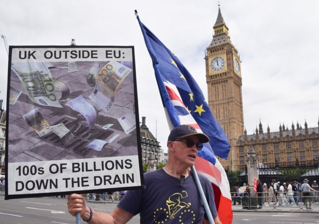 Poučení z brexitového vývoje. Zastáncům dochází argumenty i podpora. Je to i varování pro nás