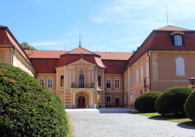 Středočeský zámek Štiřín