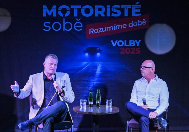 Zleva europoslanec Filip Turek a lídr krajské kandidátky Oto Klempíř