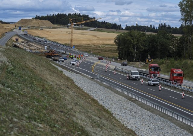 Stavba příhraničního úseku dálnice D3, Dolní Dvořiště