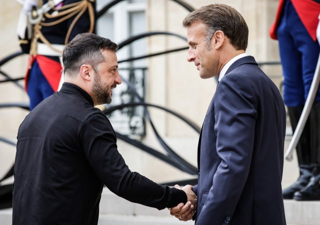 Ukrajinský prezident Volodymyr Zelenskyj a francouzský prezident Emmanuel Macron