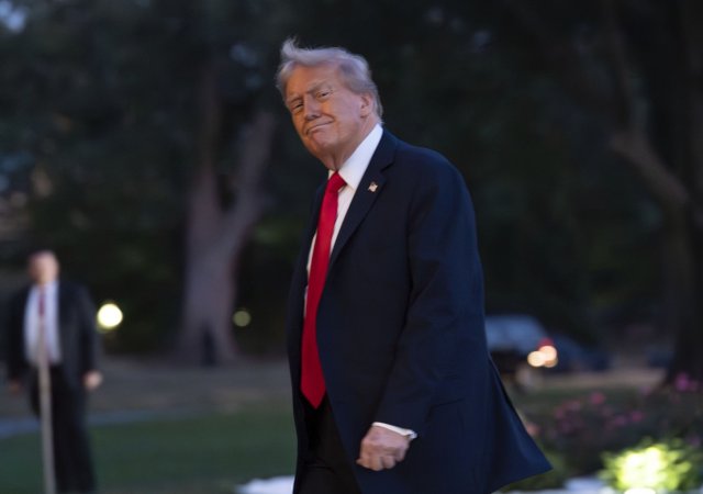 Trump musí zaplatit miliardy novinářce, kterou měl znásilnit