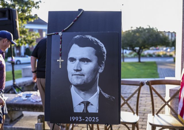 Spojené státy budou deportovat držitele víz, kteří oslavovali zabití konzervativního aktivisty Charlieho Kirka