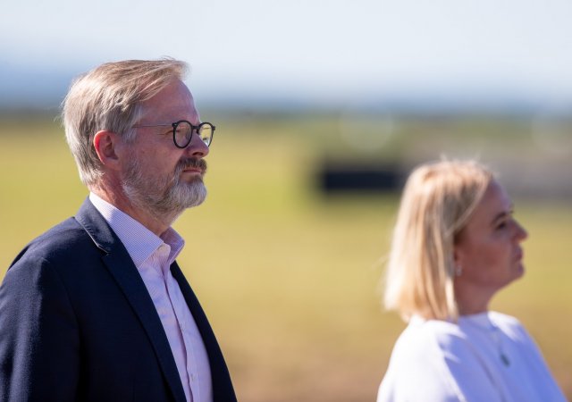 Předseda vlády Petr Fiala a Jana Černochová ministryně obrany