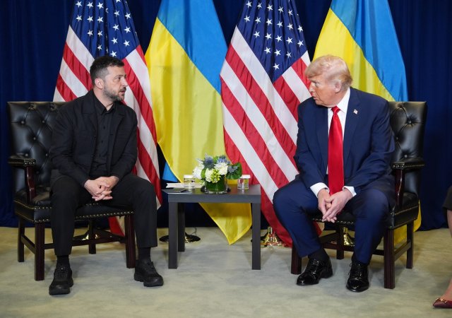Ukrajinský prezident Volodymyr Zelenskyj a jeho americký protějšek Donald Trump