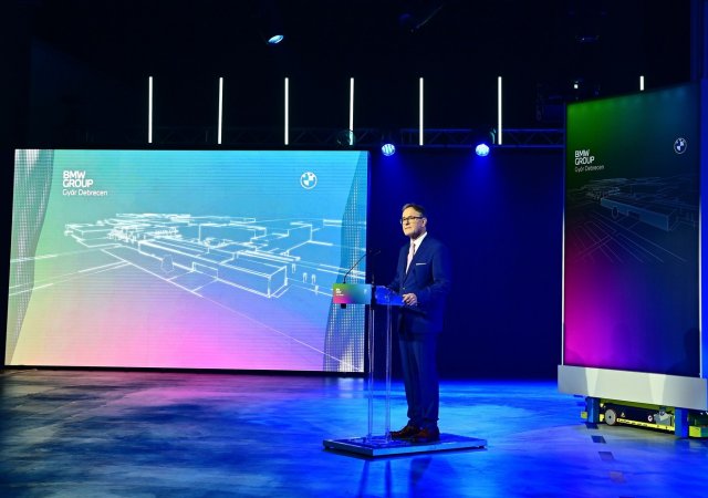 Automobilka BMW otevřela v Maďarsku továrnu na výrobu elektromobilů