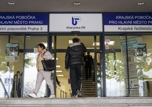 Trh práce zůstává v kondici. Mezi nezaměstnanými přibyli absolventi
