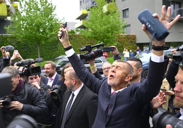Politika kýče končí, začíná éra kšeftování o každý hlas