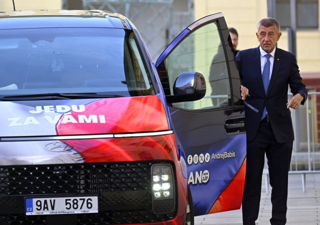 Vítěz voleb Andrej Babiš vyráží na Pražský hrad za prezidentem Petrem Pavlem