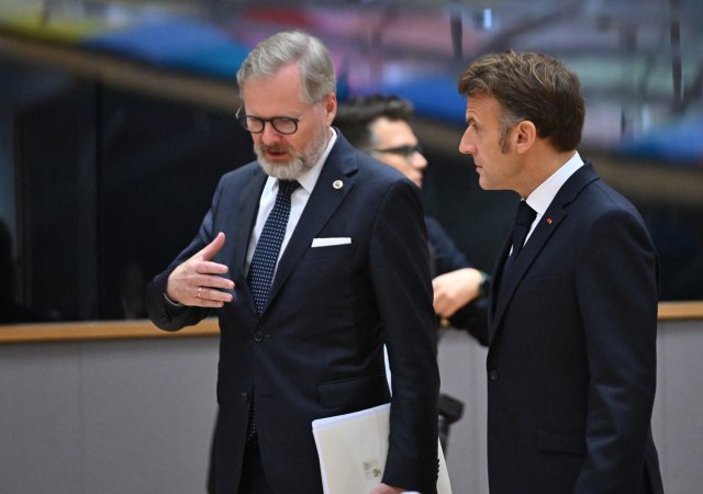Český premiér Petr Fiala a francouzský prezident Emmanuel Macron