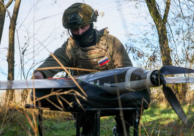 Ruský voják s dronem