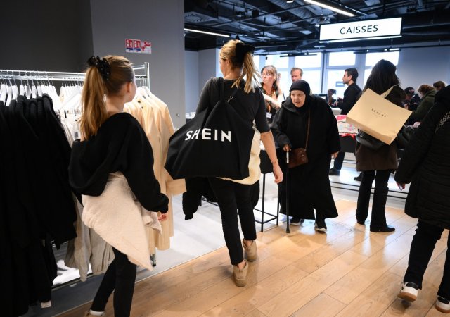 Francie zasáhla proti Sheinu. Nesmí v zemi podnikat, dokud si „neuklidí“ web