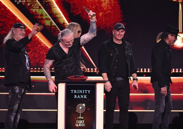 Skupina Kabát převzala Českého slavíka pro nejlepší kapelu roku