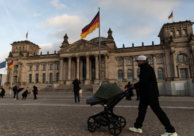 Německo zvýší prodej dluhopisů na rekord, část peněz půjde na armádu