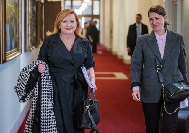 Ministryně financí Alena Schillerová (ANO) a ředitelka Úřadu vlády Tünde Bartha