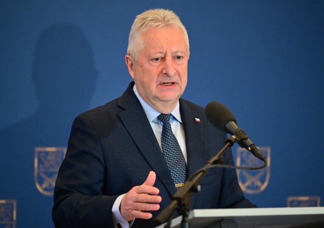 Jaromíra Zůna, ministr obrany