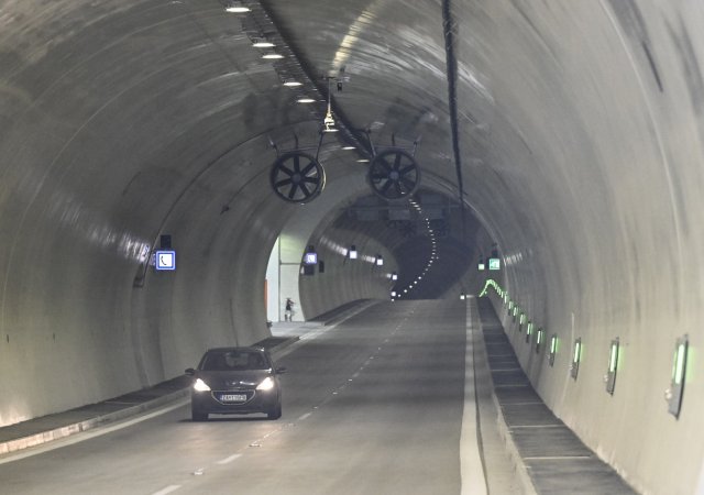 Slováci otevřeli nový klíčový úsek dálnice D1 u Žiliny, jehož součástí je také nejdelší dálniční tunel v zemi