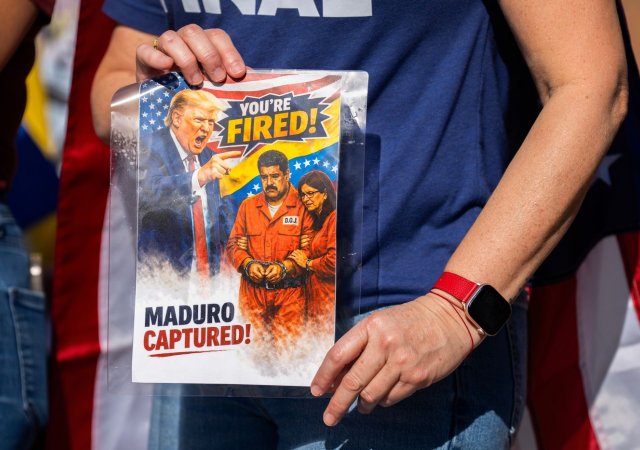 Trump zajal Madura a nevyloučil další útoky na Venezuelu. Putin akci odsoudil