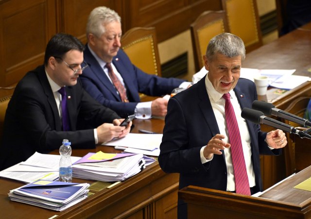 Babišova vláda ustála další pokus o svržení. Opozici chybělo 18 hlasů