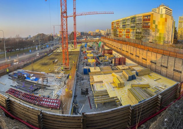 Dopravní peklo v Praze? Místo cyklopruhů mají růst parkovací domy