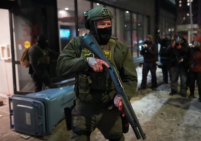 Trump odpovědnost za Minneapolis připsal chaosu od demokratů