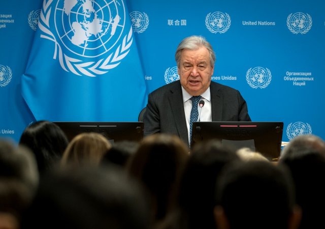 Umělá inteligence je experiment na společnosti bez jejího souhlasu, varuje šéf OSN António Guterres