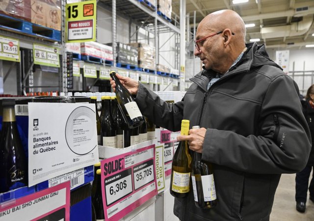 V USA začal platit zákaz dovozu některých mléčných výrobků či alkoholu z Kanady