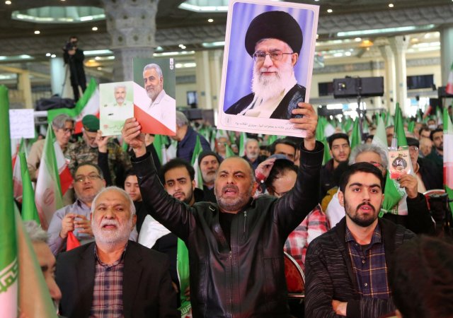 Spojené státy jsou připraveny o víkendu zaútočit na Írán