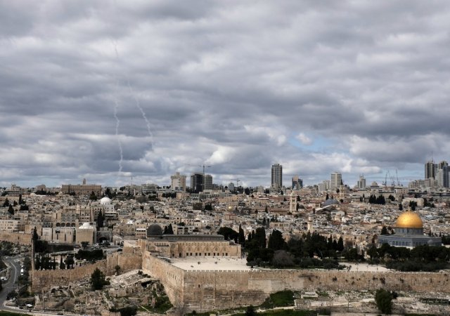 Izrael a USA udeřily na Írán, Trump útok potvrdil