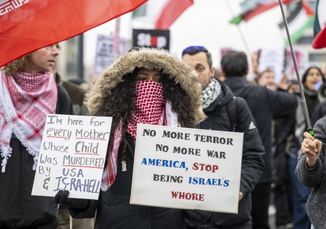 Protesty proti konfliktu v Íránu