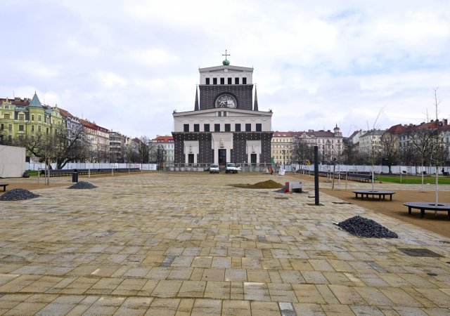 Náměstí Jiřího z Poděbrad v Praze