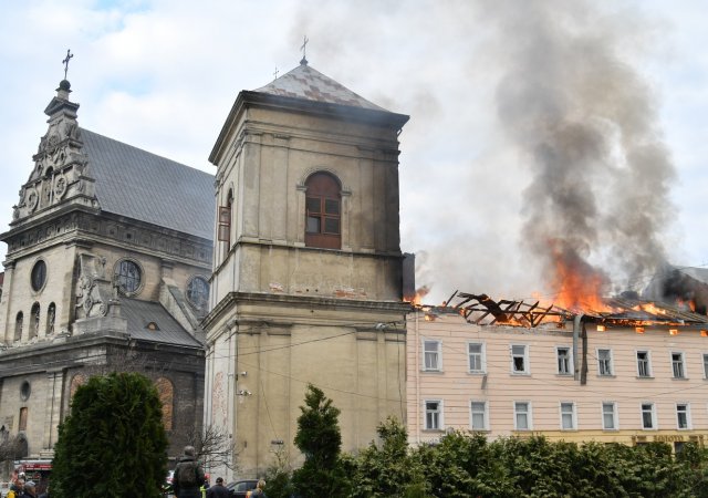 Úder zasáhl také kostel svatého Ondřeje ze 17. století, který je součástí světového dědictví UNESCO